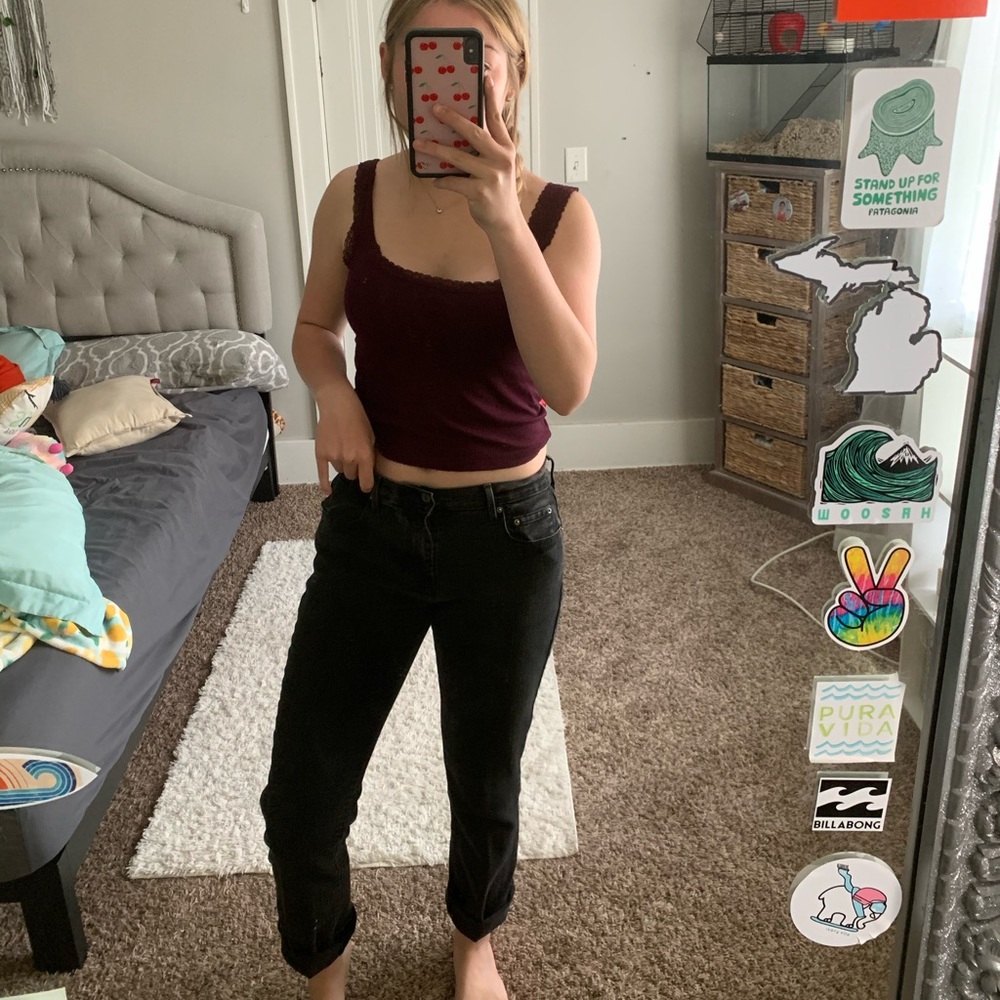 Black Levi’s mom jeans